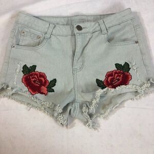 Windsor Denim Cut-Off Jean Shorts w/Roses Embroidery Size 1.                 WS